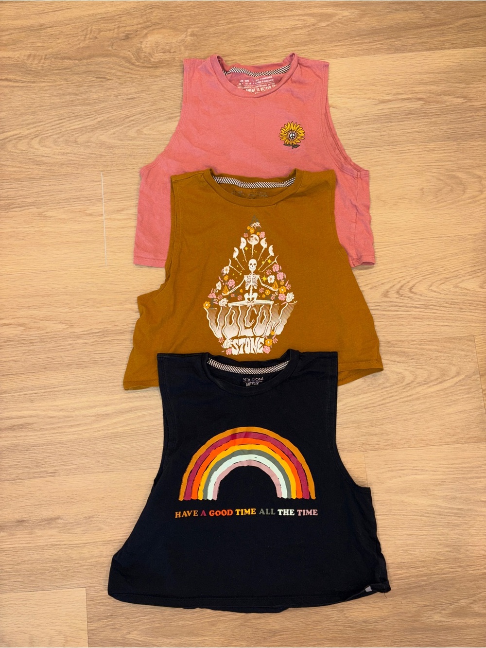 Volcom Crop Tank Tops Womens size small- set of 3